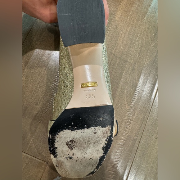 Authentic Gucci
Marmont leather Gold Closed Toe Heels - Picture 7 of 8